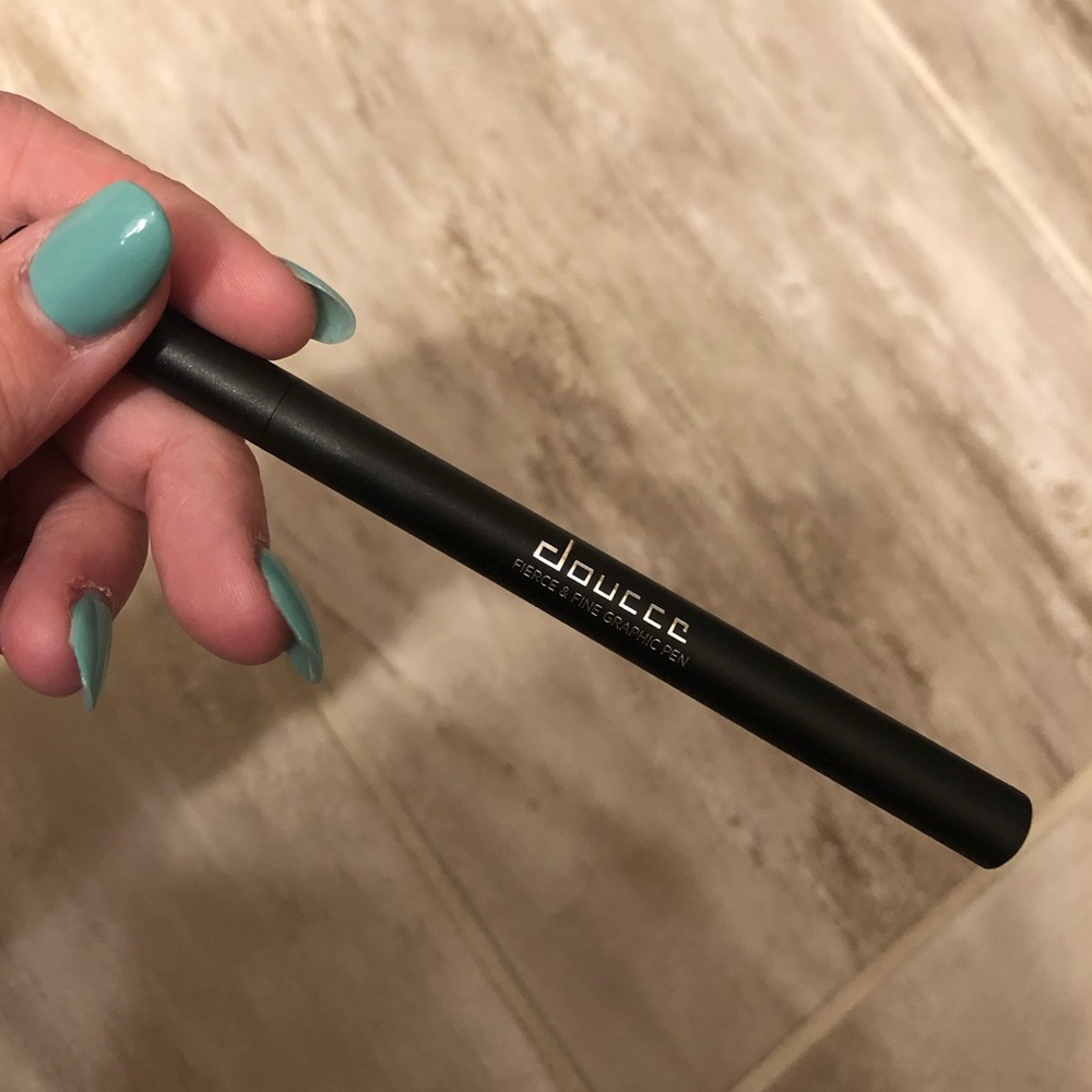 Doucce Fierce & Fine Graphic Pen Black Eyeliner
